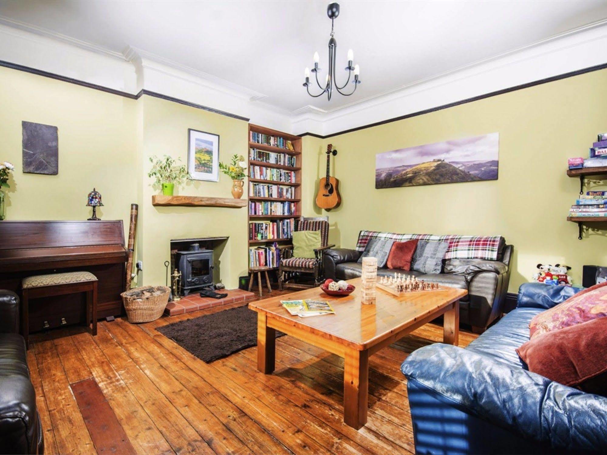 Llangollen Hostel Guest Rooms - No Dormitories - Self Catering Dış mekan fotoğraf